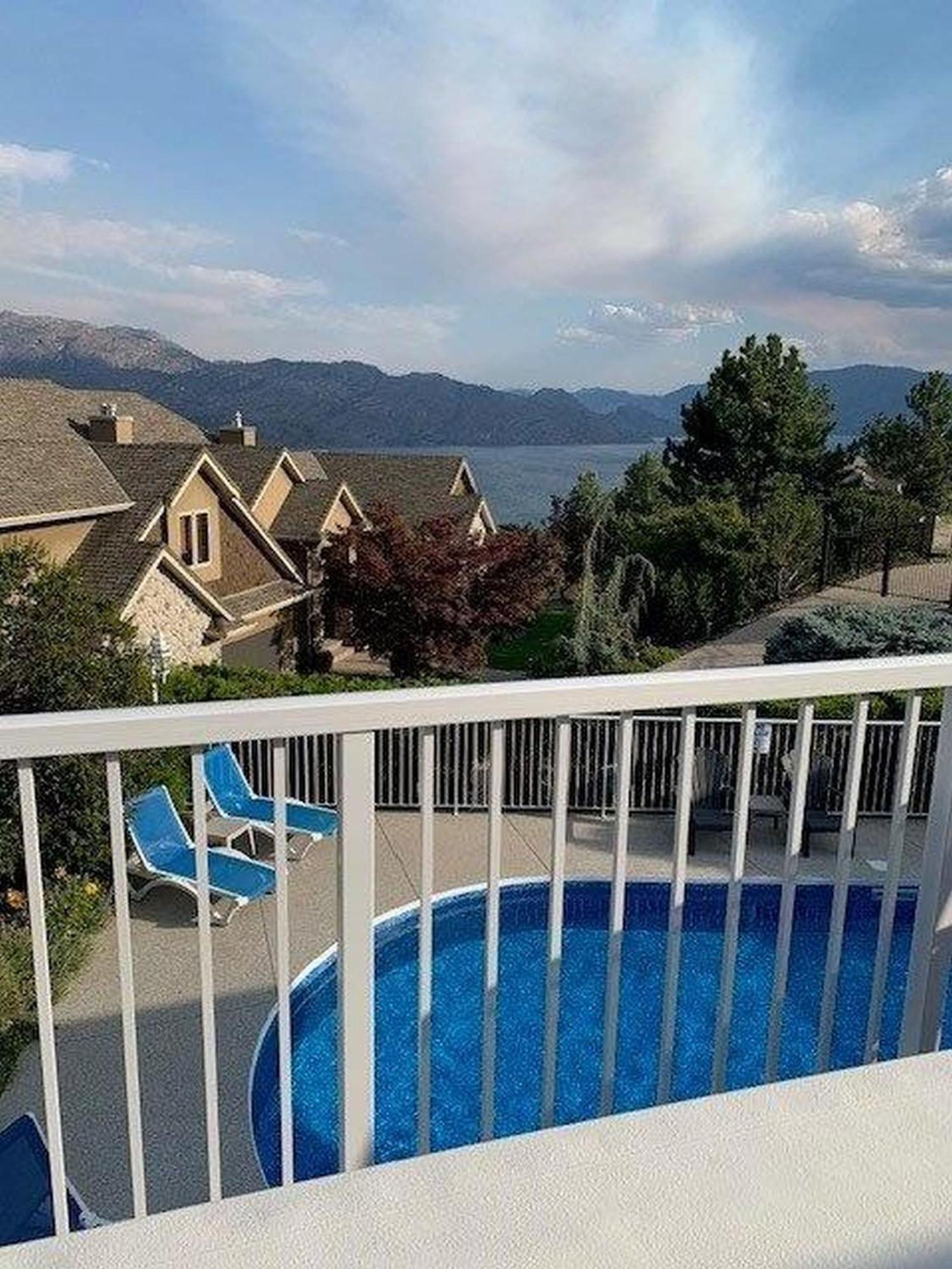 At The Top Of The Hill Peachland Exterior photo